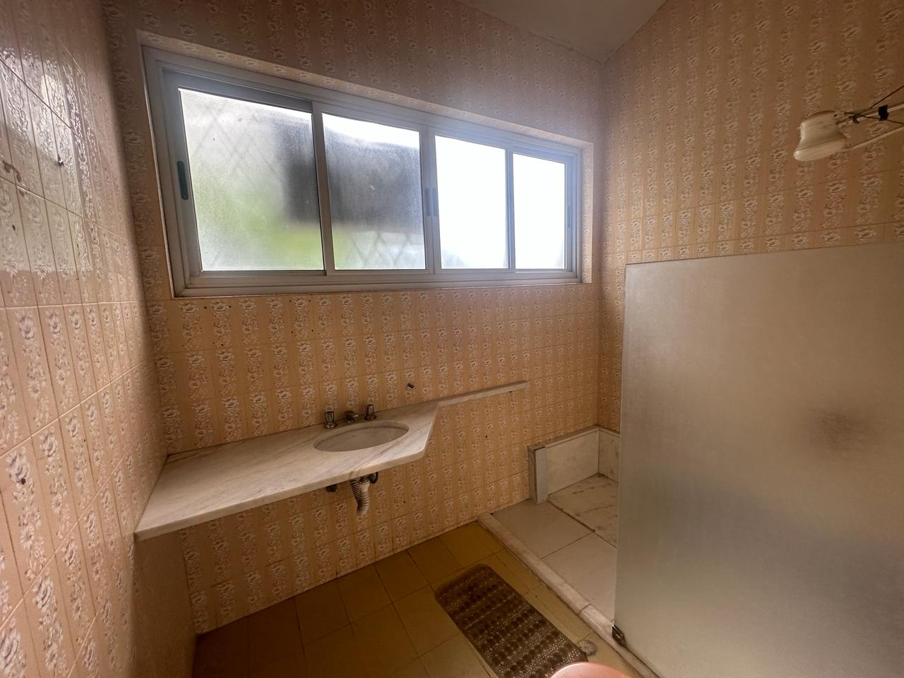 Casa comercial à venda no Gutierrez: 