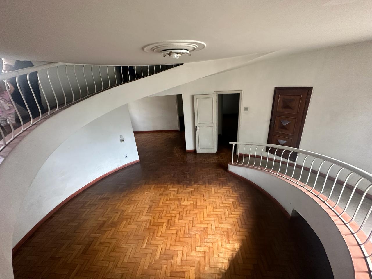 Casa comercial à venda no Gutierrez: 