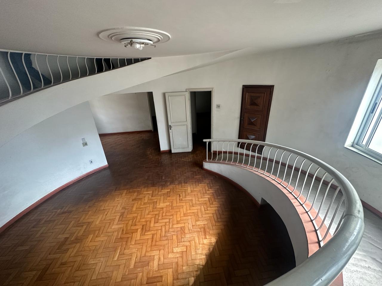 Casa comercial à venda no Gutierrez: 