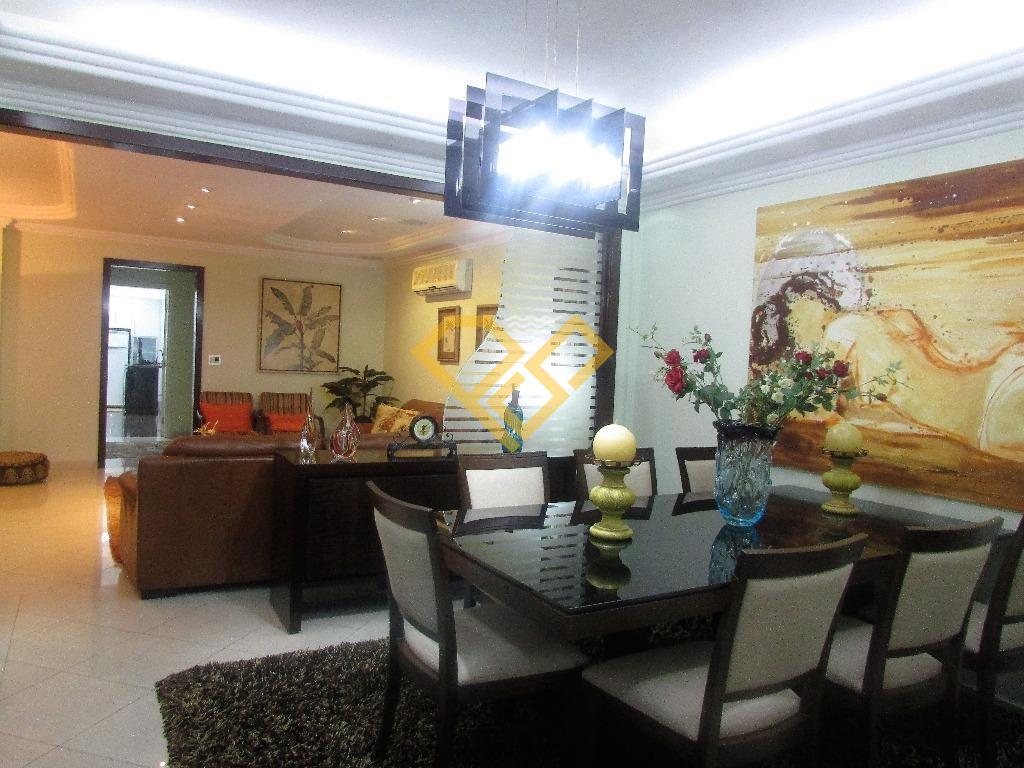 Apartamento à venda no Embaré:
