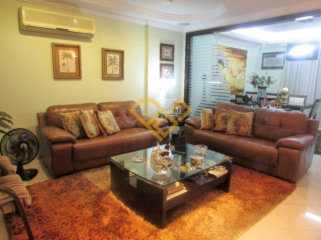 Apartamento à venda no Embaré: