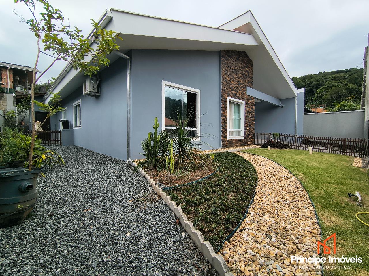 Casa à venda em Joinville, Iririú, 3 quartos: 