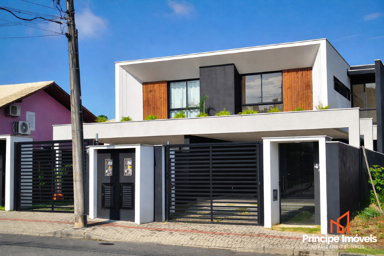 Geminado à venda em Joinville, Saguaçu, 3 quartos: 