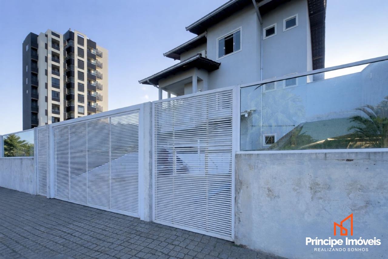 Casa à venda em Joinville, Atiradores, 3 quartos: 