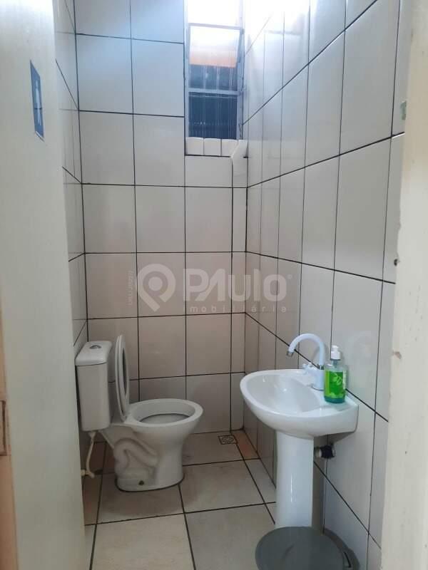 Barracão / Galpão à venda no Santa Terezinha : 