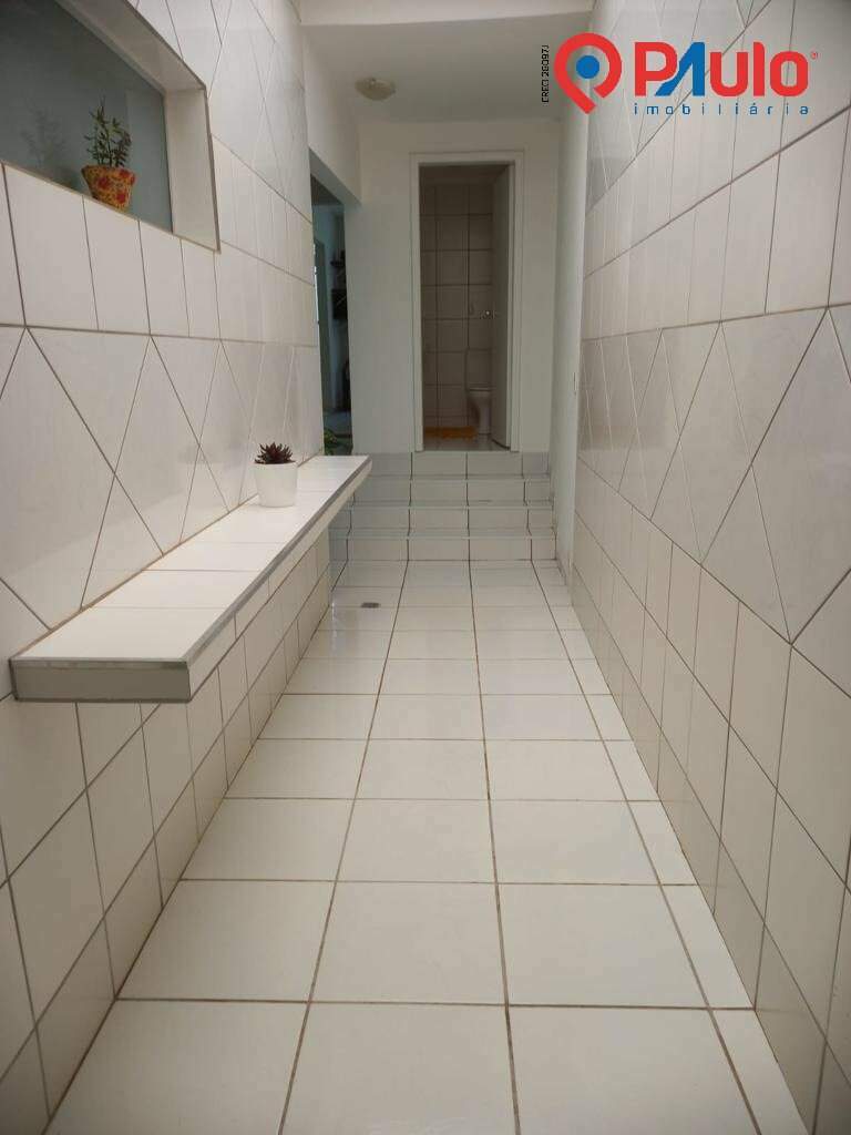 Casa à venda no Centro: CORREDOR ACESSO AO BANHEIRO PARA CLIENTE