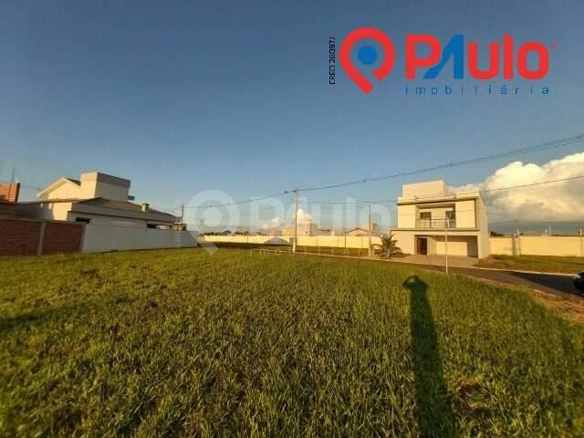 Terrenos em Condomínio à venda no Mato Alto: 