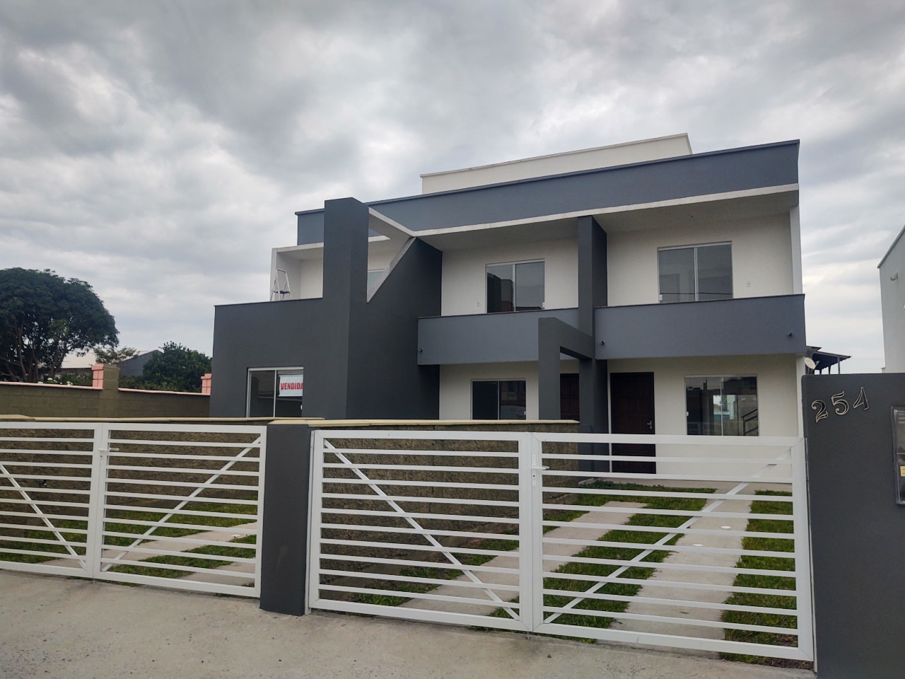 Casa à venda no São João do Rio Vermelho: CASA NOVA 02 SUITES RIO VERMELHO