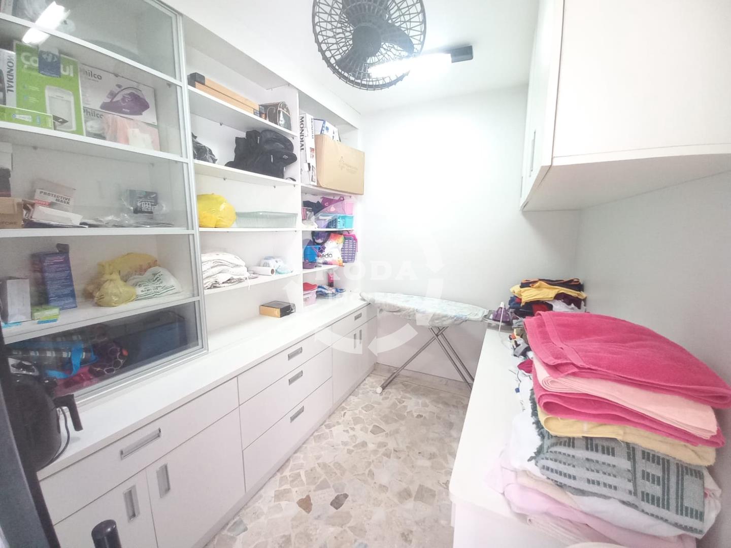 Apartamento à Venda 2 Dormitórios Com Dependência Completa No Bairro ...