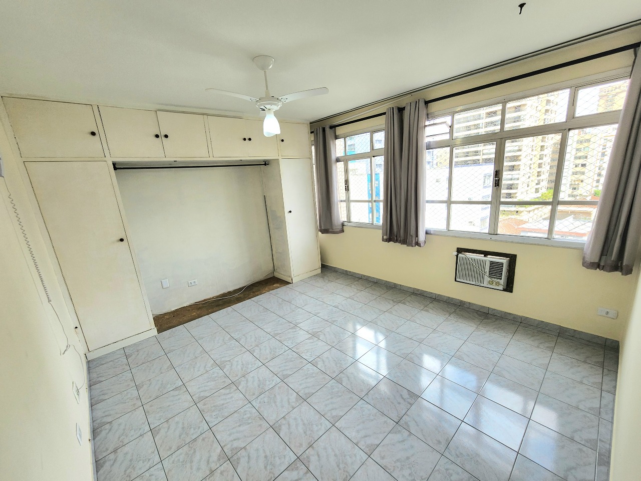 Sala Living para aluguel no Ponta da Praia: 