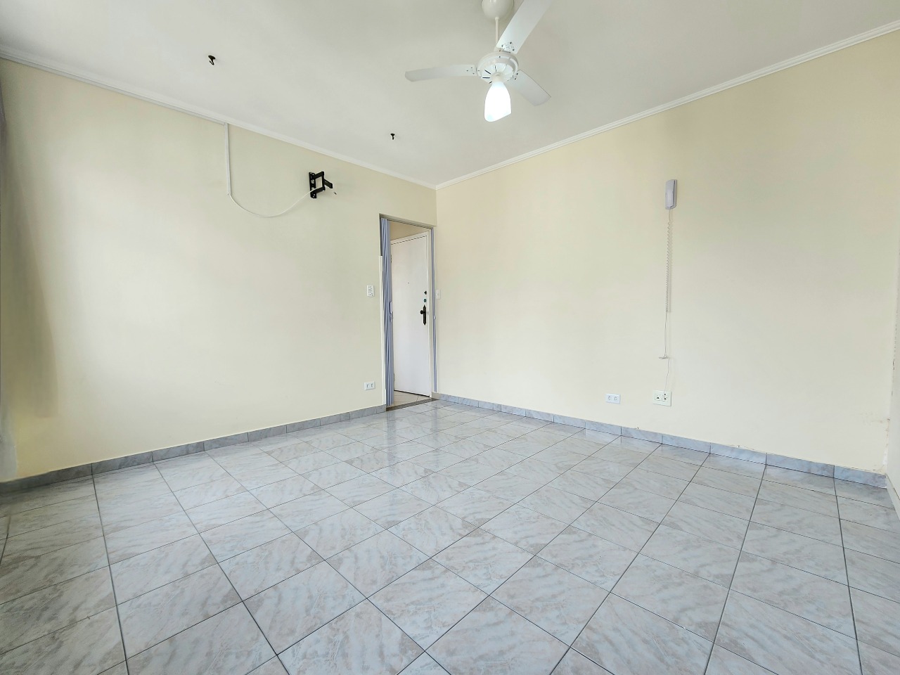 Sala Living para aluguel no Ponta da Praia: 