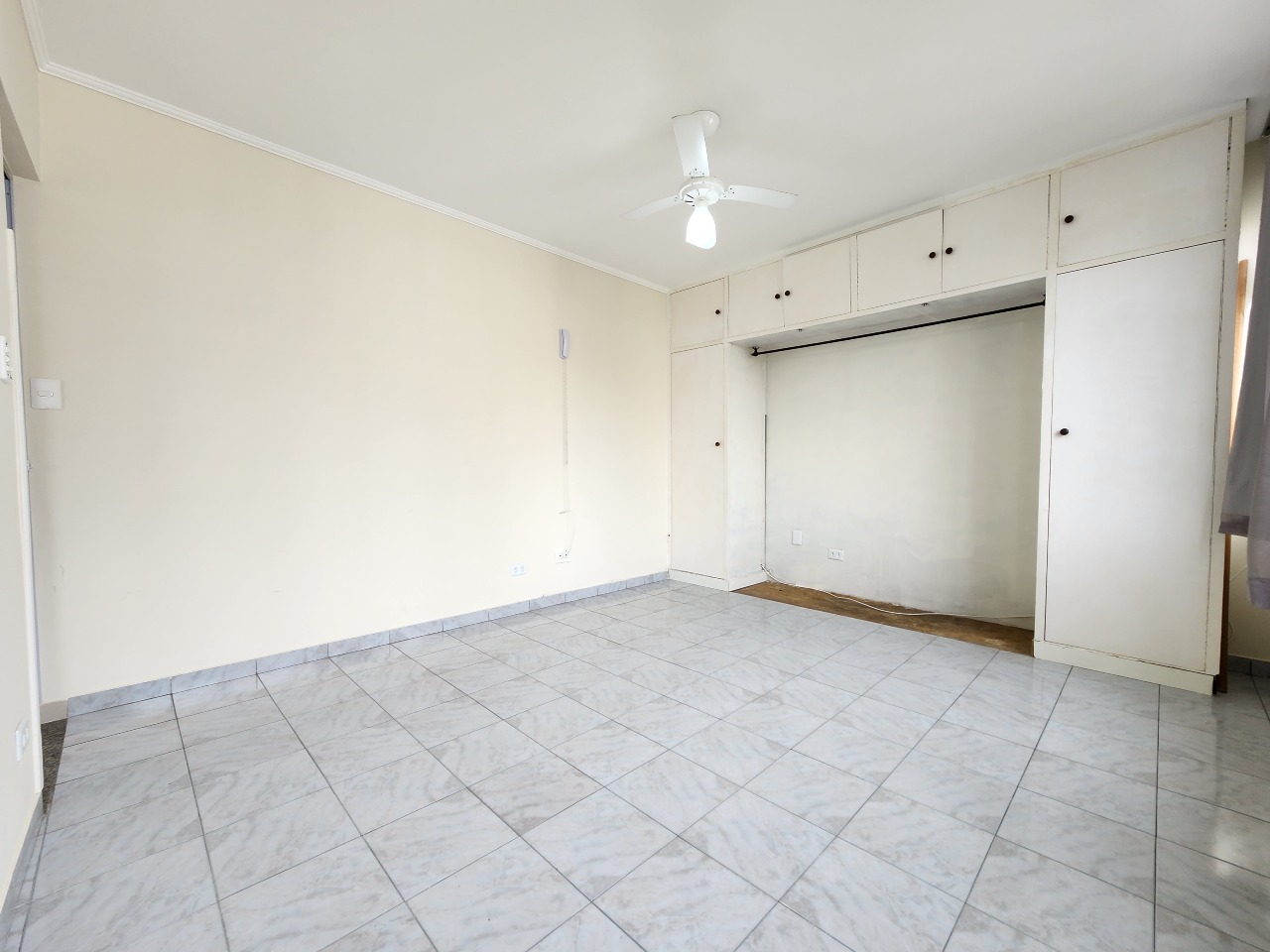 Sala Living para aluguel no Ponta da Praia: 