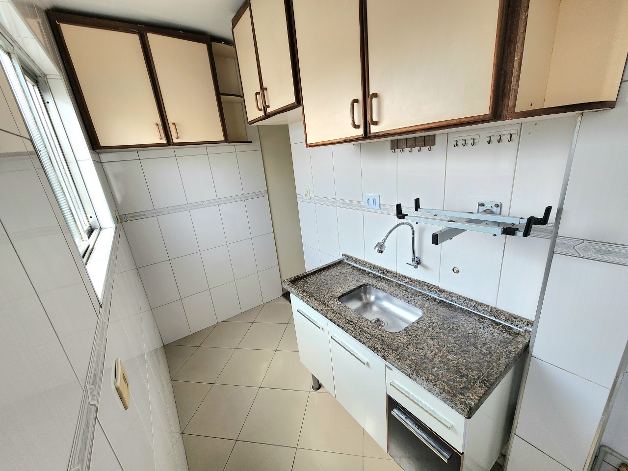 Sala Living para aluguel no Ponta da Praia: 