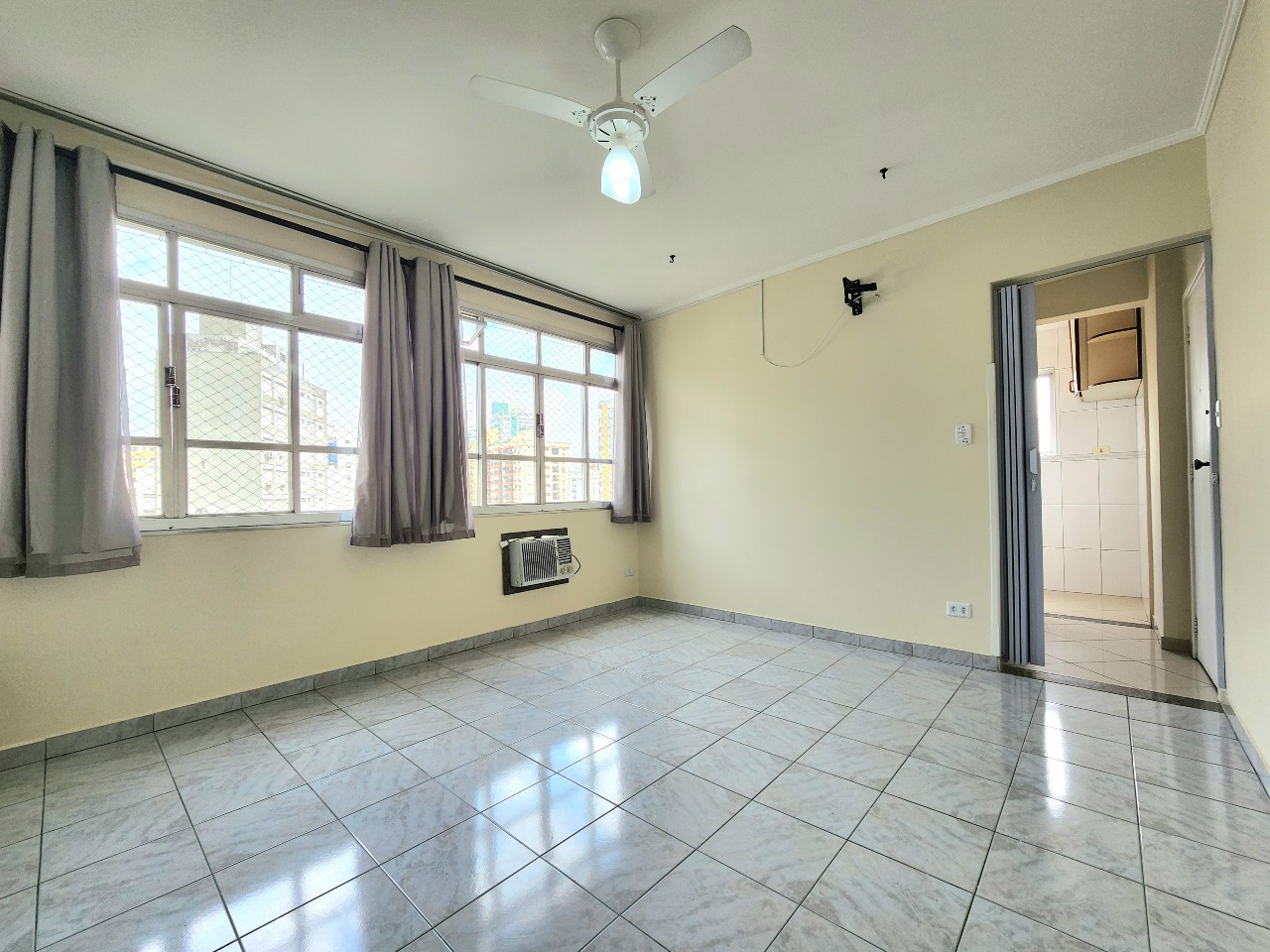 Sala Living para aluguel no Ponta da Praia: 