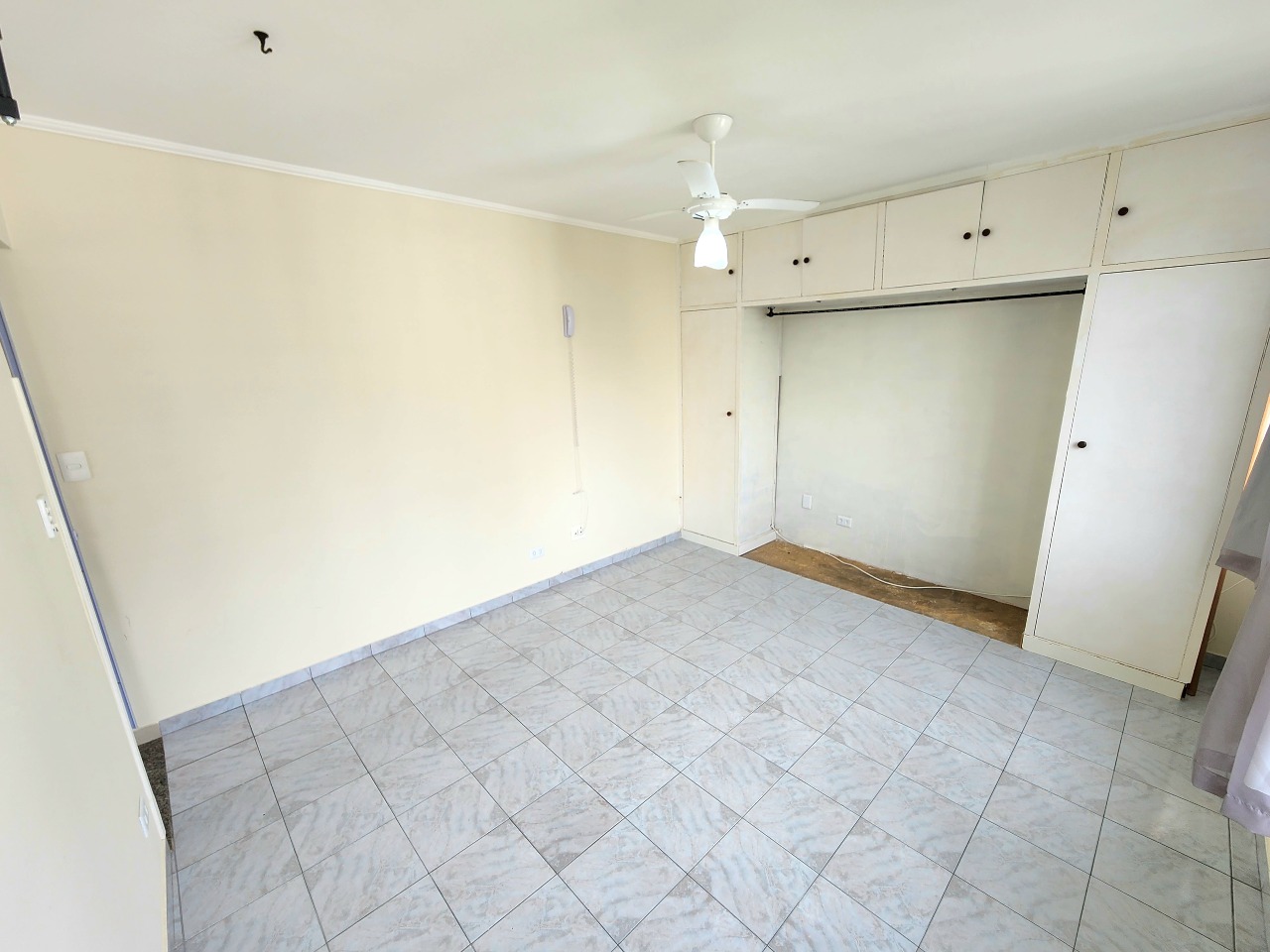 Sala Living para aluguel no Ponta da Praia: 