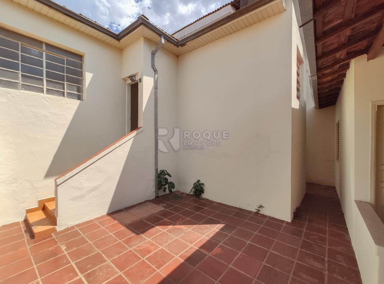 Casa Residencial para aluguel no bairro Centro: Fundo 