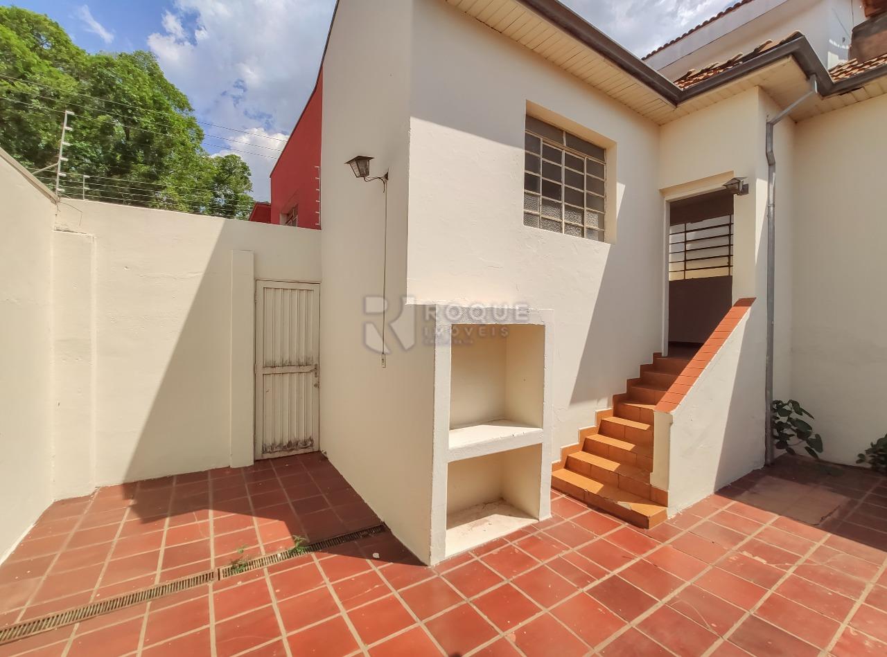 Casa Residencial para aluguel no bairro Centro: Fundo 