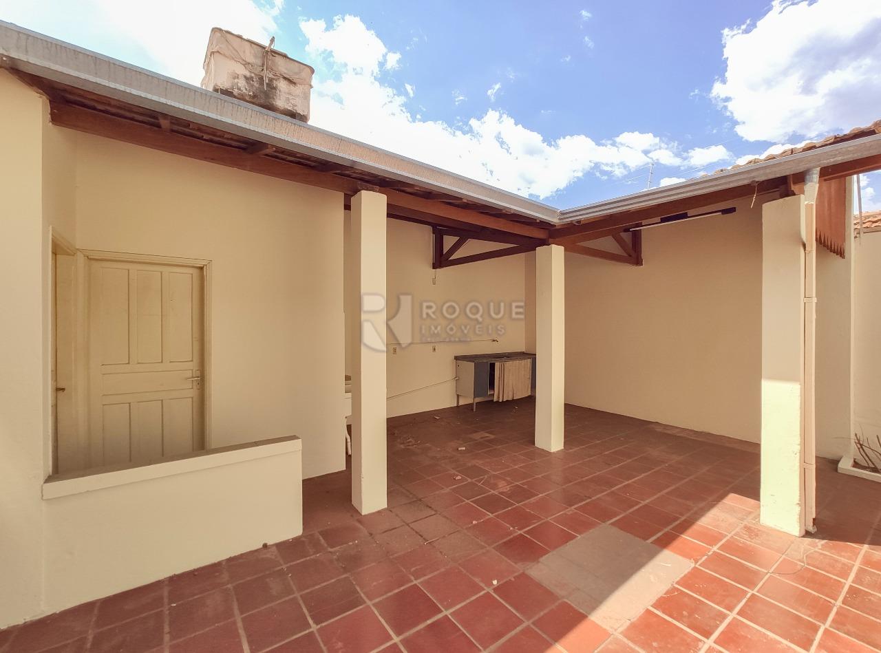 Casa Residencial para aluguel no bairro Centro: Fundo 