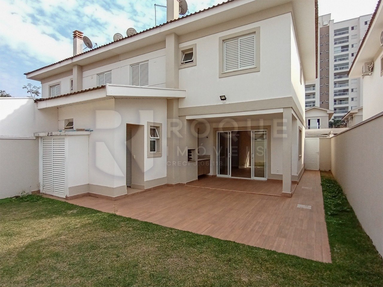 Casa em condomínio para aluguel no bairro Jardim Montezuma: Fundo