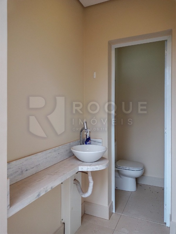 Casa em condomínio para aluguel no bairro Jardim Montezuma: WC fundo