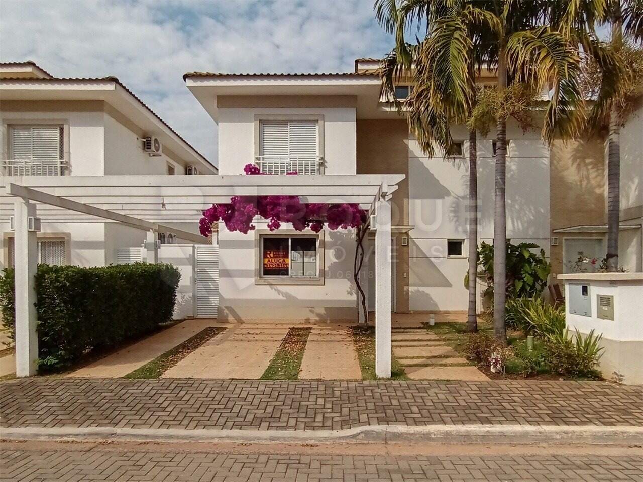 Casa em condomínio para aluguel no bairro Jardim Montezuma: Fachada