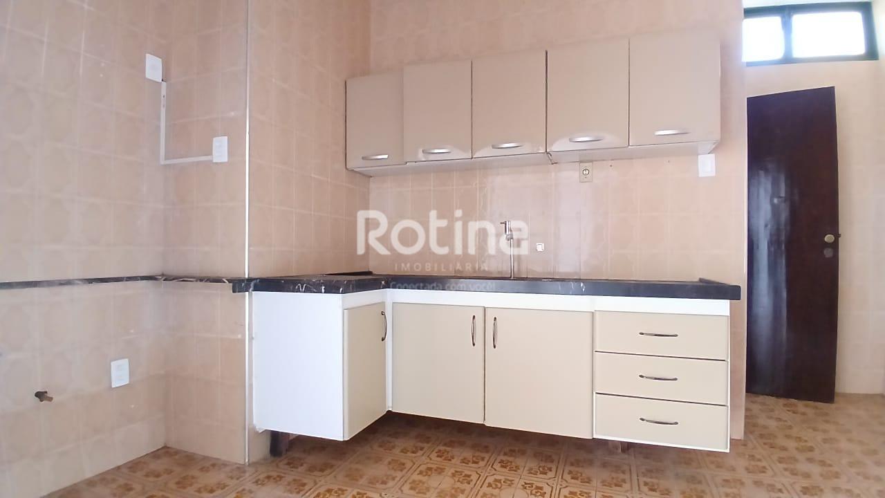 Casa para alugar, 3 quartos em Uberlândia no bairro Nossa Senhora Aparecida no valor de R$ 3.300,00 - Rotina Imobiliária: 