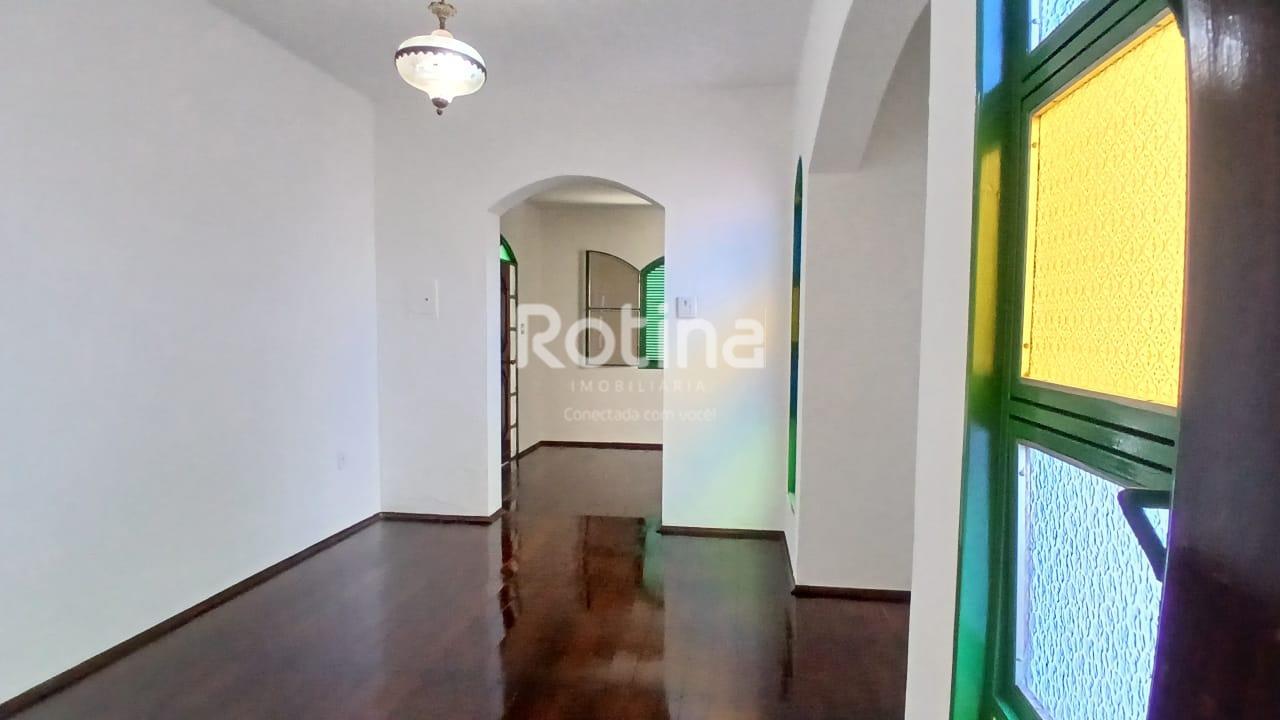 Casa para alugar, 3 quartos em Uberlândia no bairro Nossa Senhora Aparecida no valor de R$ 3.300,00 - Rotina Imobiliária: 
