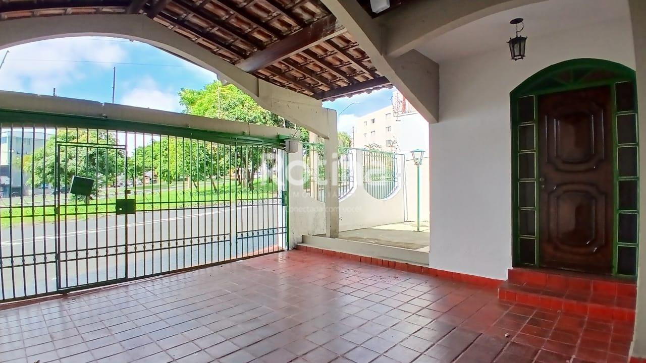 Casa para alugar, 3 quartos em Uberlândia no bairro Nossa Senhora Aparecida no valor de R$ 3.300,00 - Rotina Imobiliária: 