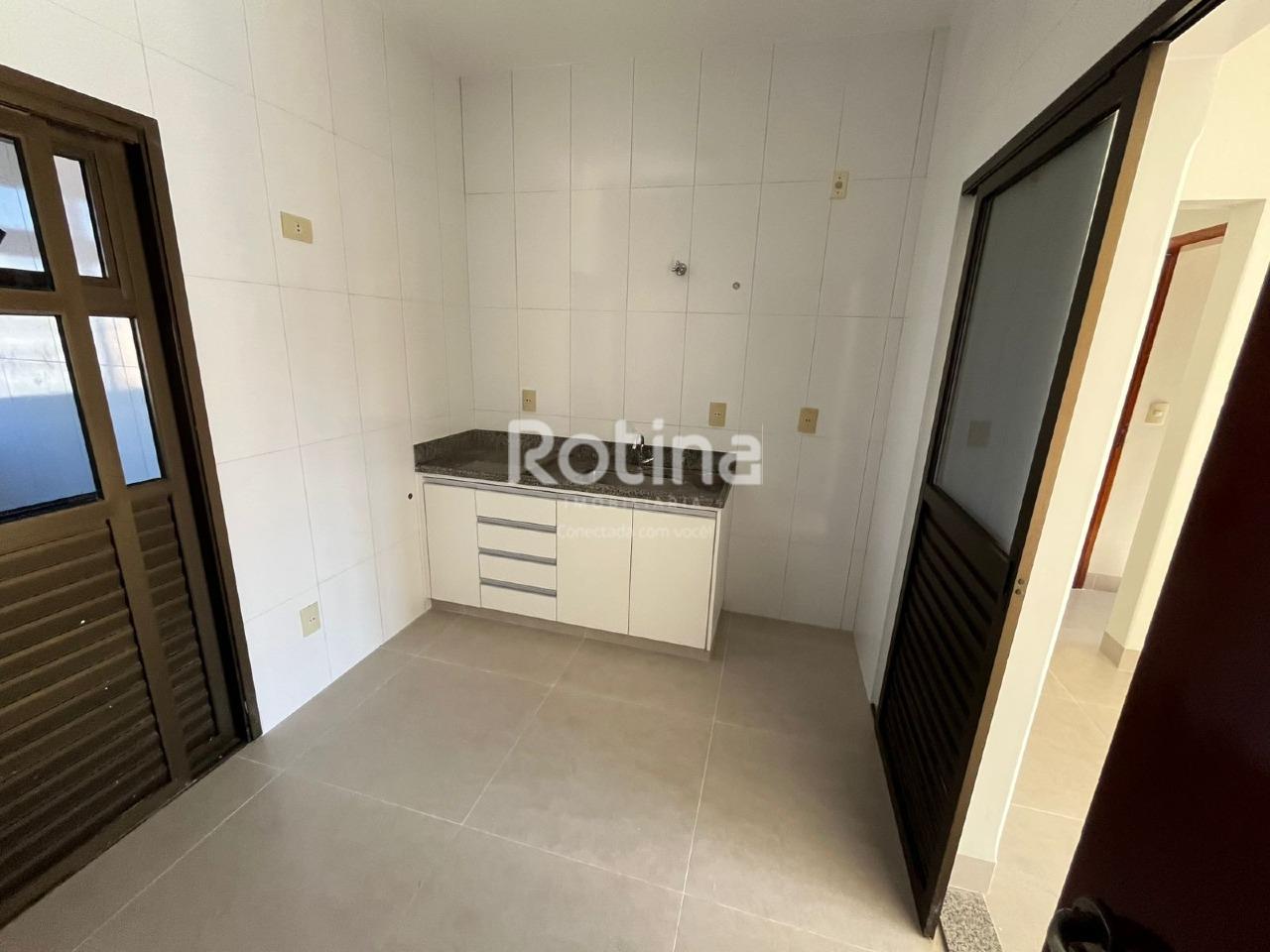 Apartamento para alugar, 3 quartos em Uberlândia no bairro Santa Mônica no valor de R$ 2.400,00 - Rotina Imobiliária: 