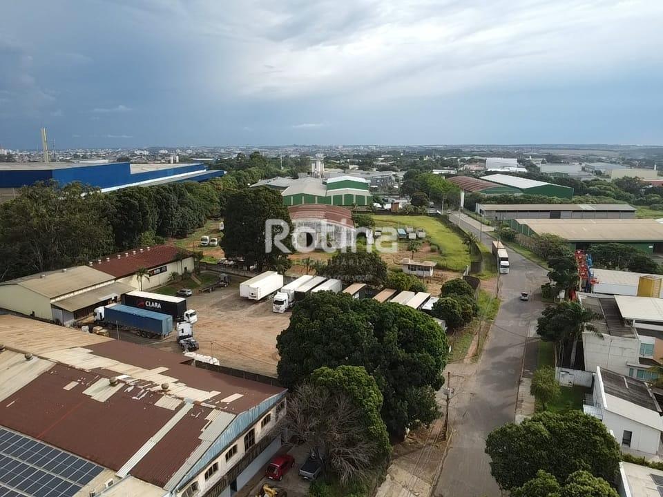 Galpão para alugar, em Uberlândia no bairro Distrito Industrial no valor de R$ 24.000,00 - Rotina Imobiliária: 