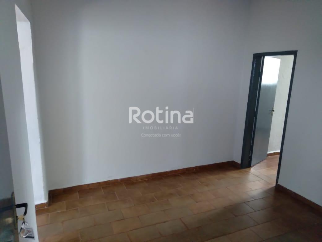 Casa para alugar, 2 quartos em Uberlândia no bairro Brasil no valor de R$ 890,00 - Rotina Imobiliária: 