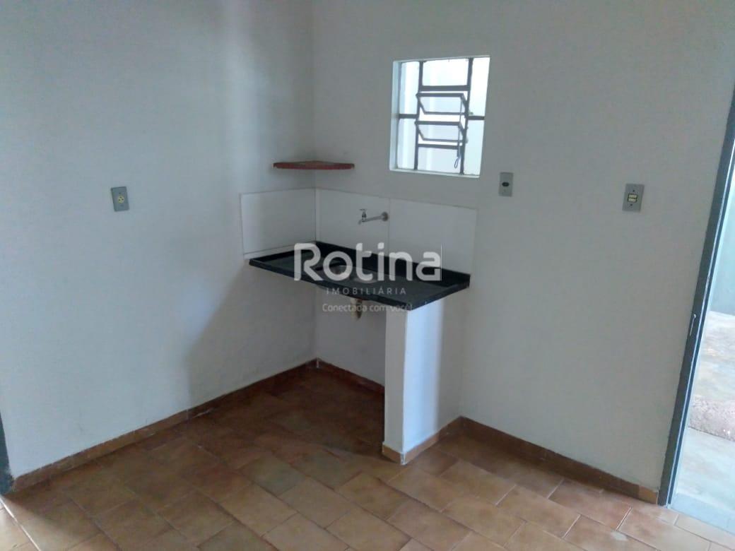 Casa para alugar, 2 quartos em Uberlândia no bairro Brasil no valor de R$ 890,00 - Rotina Imobiliária: 