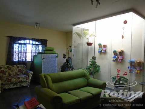 Casa à venda, 5 quartos em Uberlândia no bairro Jardim Finotti no valor de R$ 900.000,00 - Rotina Imobiliária: 0102105a.jpg