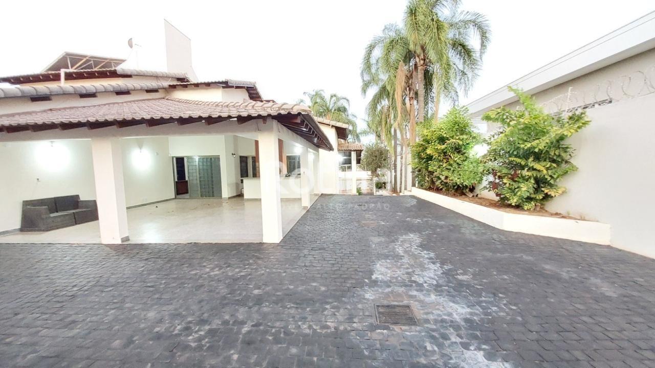 Casa à venda, 4 quartos em Uberlândia no bairro Cidade Jardim no valor de R$ 1.900.000,00 - Rotina Imobiliária: 
