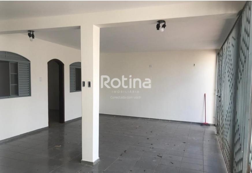 Casa para alugar, 3 quartos em Uberlândia no bairro Tibery no valor de R$ 1.800,00 - Rotina Imobiliária: 