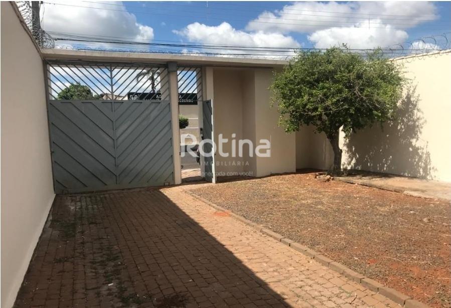 Casa para alugar, 3 quartos em Uberlândia no bairro Tibery no valor de R$ 1.800,00 - Rotina Imobiliária: 