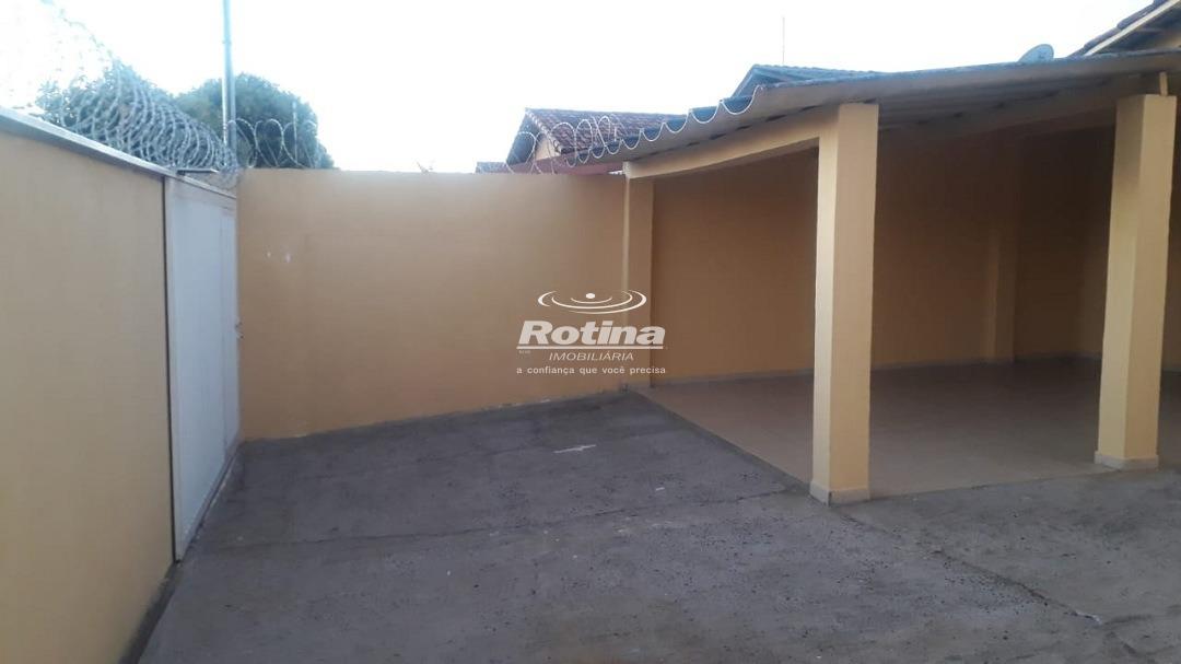 Casa para alugar, 3 quartos em Uberlândia no bairro Santa Rosa no valor de R$ 2.200,00 - Rotina Imobiliária: 