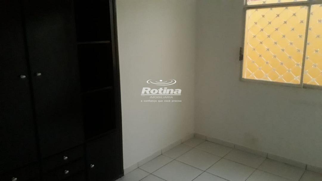 Casa para alugar, 3 quartos em Uberlândia no bairro Santa Rosa no valor de R$ 2.200,00 - Rotina Imobiliária: 
