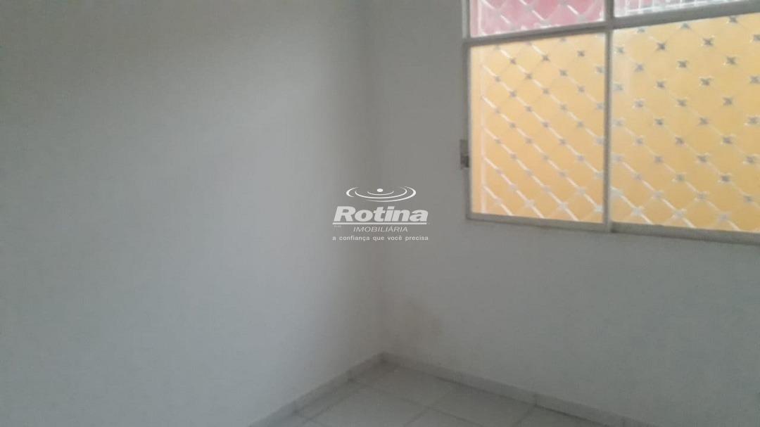 Casa para alugar, 3 quartos em Uberlândia no bairro Santa Rosa no valor de R$ 2.200,00 - Rotina Imobiliária: 