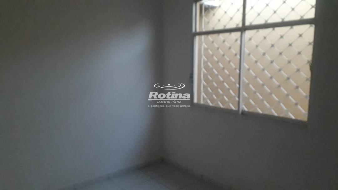 Casa para alugar, 3 quartos em Uberlândia no bairro Santa Rosa no valor de R$ 2.200,00 - Rotina Imobiliária: 