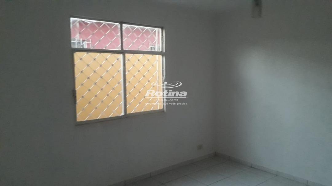 Casa para alugar, 3 quartos em Uberlândia no bairro Santa Rosa no valor de R$ 2.200,00 - Rotina Imobiliária: 