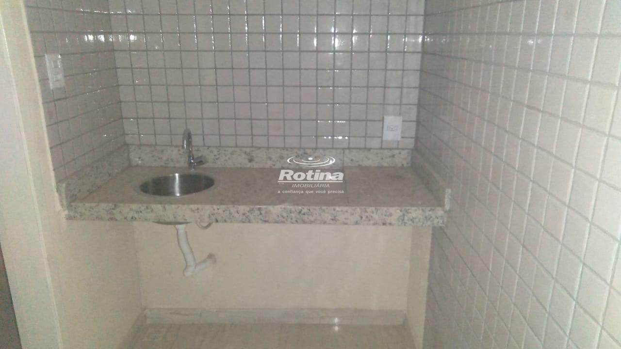 Galpão para alugar, em Uberlândia no bairro Santa Mônica no valor de R$ 6.000,00 - Rotina Imobiliária: 