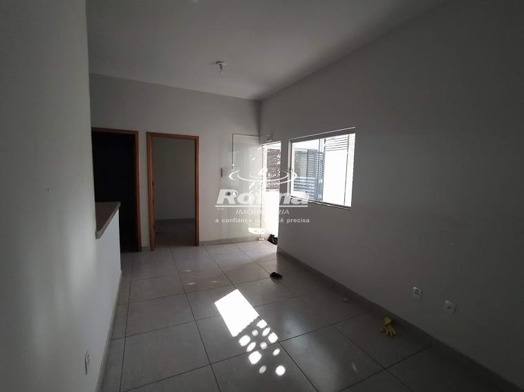 Casa para alugar, 3 quartos em Uberlândia no bairro Martins no valor de R$ 1.600,00 - Rotina Imobiliária: 