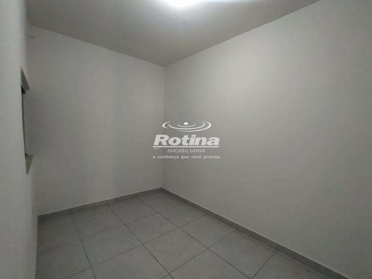 Casa para alugar, 3 quartos em Uberlândia no bairro Martins no valor de R$ 1.600,00 - Rotina Imobiliária: 