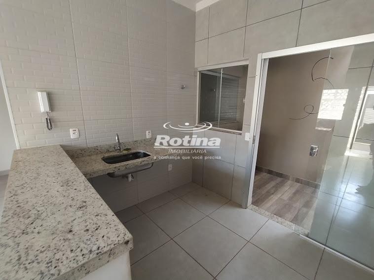 Casa para alugar, 3 quartos em Uberlândia no bairro Martins no valor de R$ 1.600,00 - Rotina Imobiliária: 