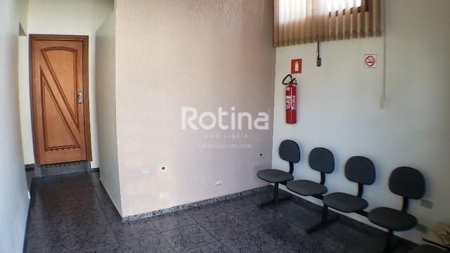 Sala para alugar, em Uberlândia no bairro Centro no valor de R$ 990,61 - Rotina Imobiliária: 