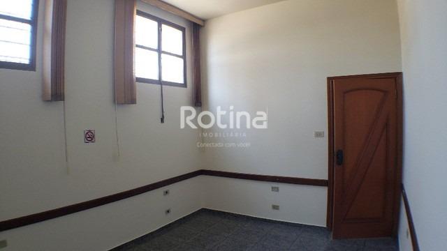 Sala para alugar, em Uberlândia no bairro Centro no valor de R$ 990,61 - Rotina Imobiliária: 