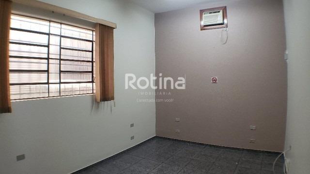 Sala para alugar, em Uberlândia no bairro Centro no valor de R$ 990,61 - Rotina Imobiliária: 