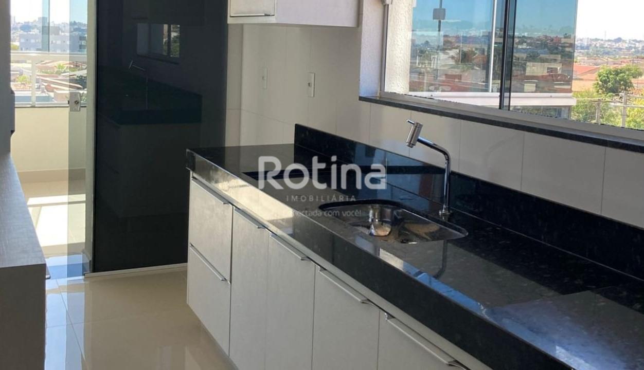 Apartamento para alugar, 3 quartos em Uberlândia no bairro Granada no valor de R$ 5.000,00 - Rotina Imobiliária: 