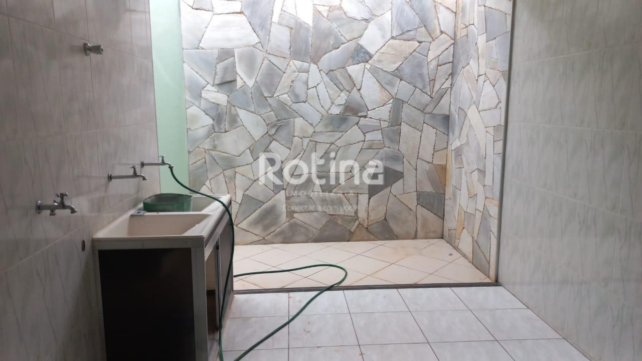 Casa para alugar, 3 quartos em Uberlândia no bairro Santa Mônica no valor de R$ 3.003,56 - Rotina Imobiliária: 
